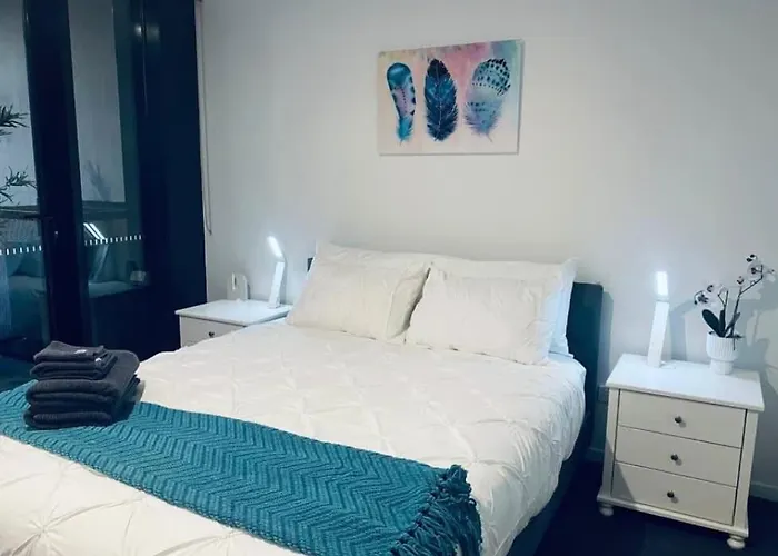 1Br-1Br-1Car-Sleeps 4-Pool-Cbd