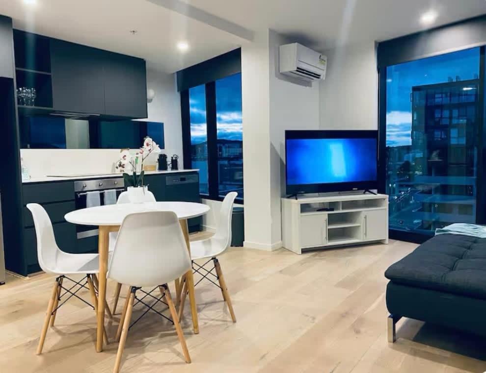 Apartment 1br-1br-1car-sleeps 4-pool-cbd Canberra